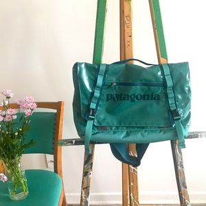 Teal Patagonia Messenger bag! NWOT